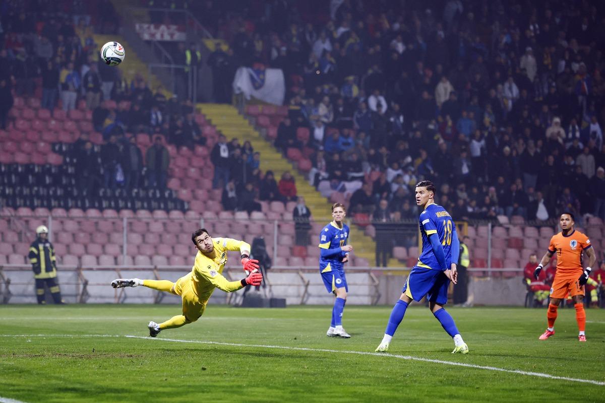 以前他在遭 以前他在遭